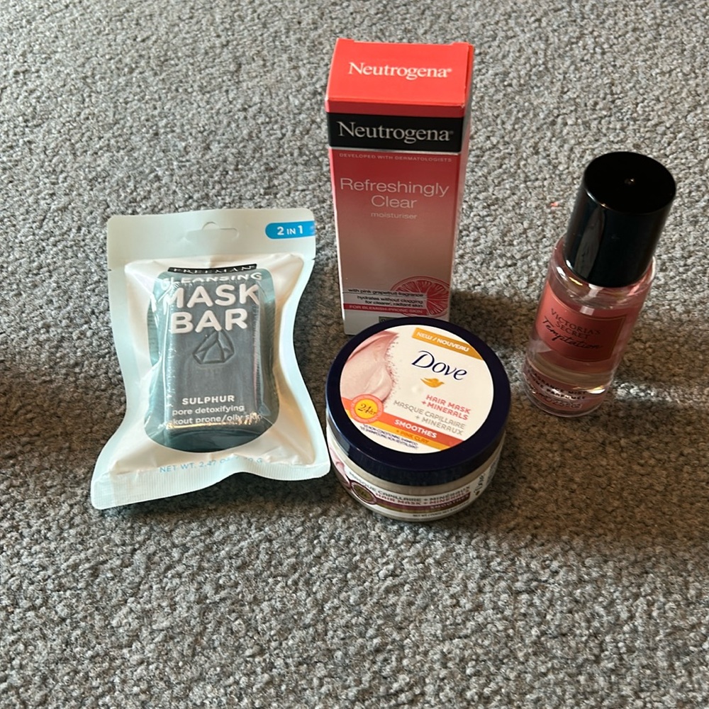 Four different items,plus pouch - Picture 3 of 4